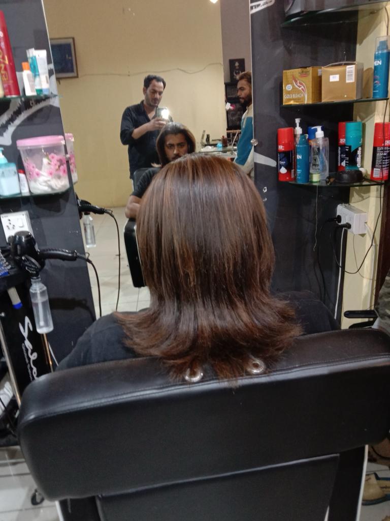 Revamp Your Style: The Ultimate Men's Haircut Experience at Cre8the Unisex Salon