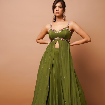 Unleash Your Inner Diva with the Perfect Stylish Kurti Set | Trendy Threads