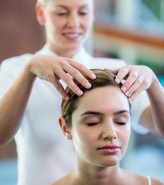 A Rejuvenating Escape: How Head Massages Transform Stress into Tranquility