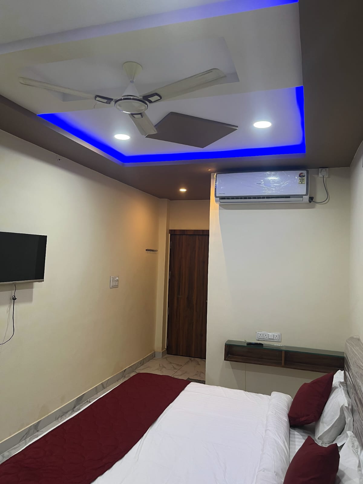 Finding Comfort Away From Home: Why Hotel Dhruv Ji’s AC Rooms Are a Traveler’s Haven