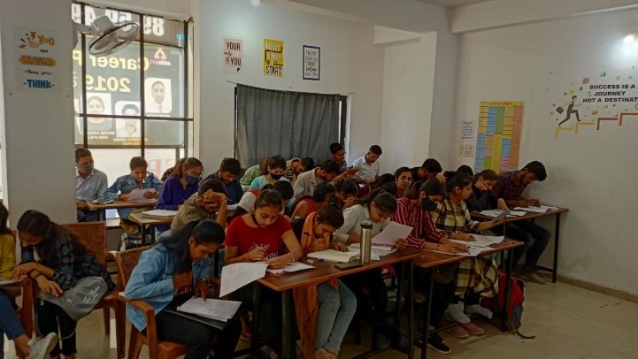 Unlocking Success: How Career Point Institute Transforms CLAT Aspirants into Achievers