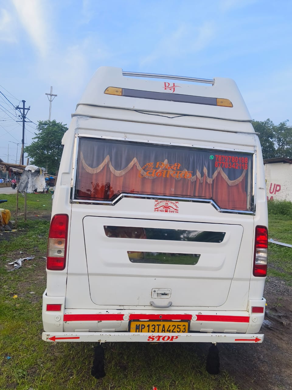 Journey of Convenience: How Siddhivinayak Travels Transforms Family Road Trips