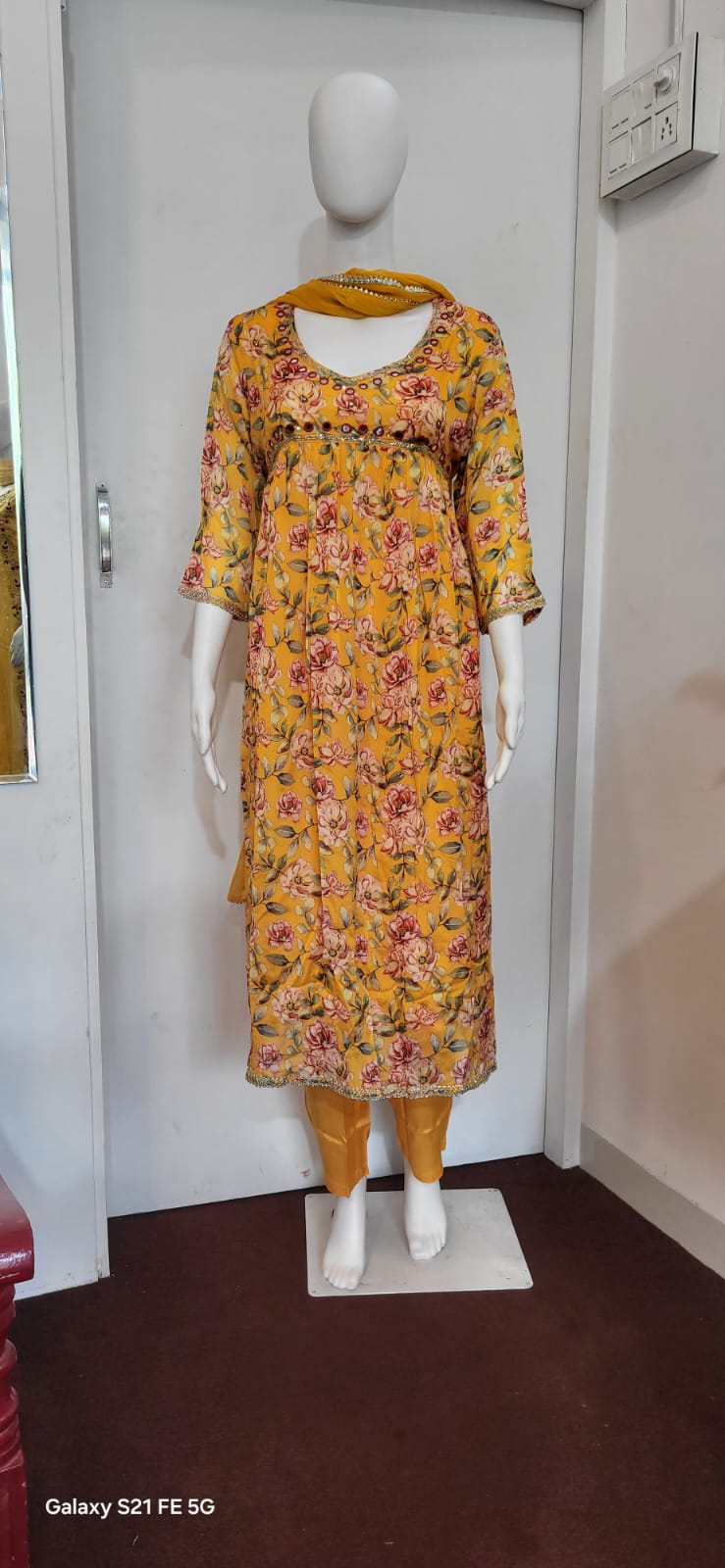 Embrace Elegance: Transform Your Wardrobe with Kavyani Apparel's Women's Kurta Sets