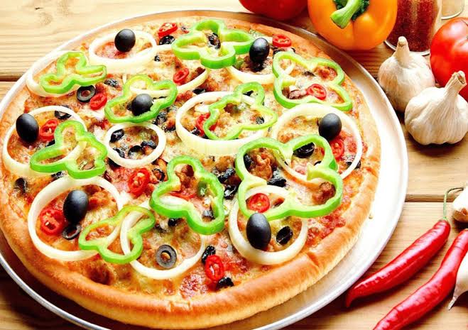 Savor the Delight: How Veg Cheese Pizza Solves Anjali’s Midweek Blues