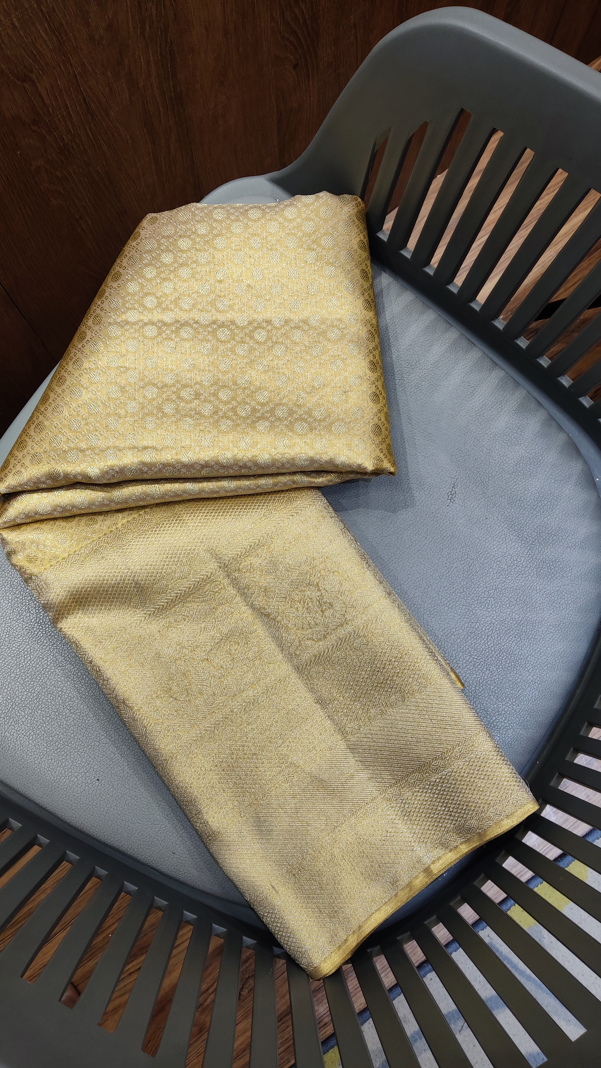 Embracing Elegance: Shyama Silk's Pure Silk Handloom Tissue
