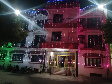 The Vibrant Bar Experience: Rekindling the Joy of Socializing for Ritu