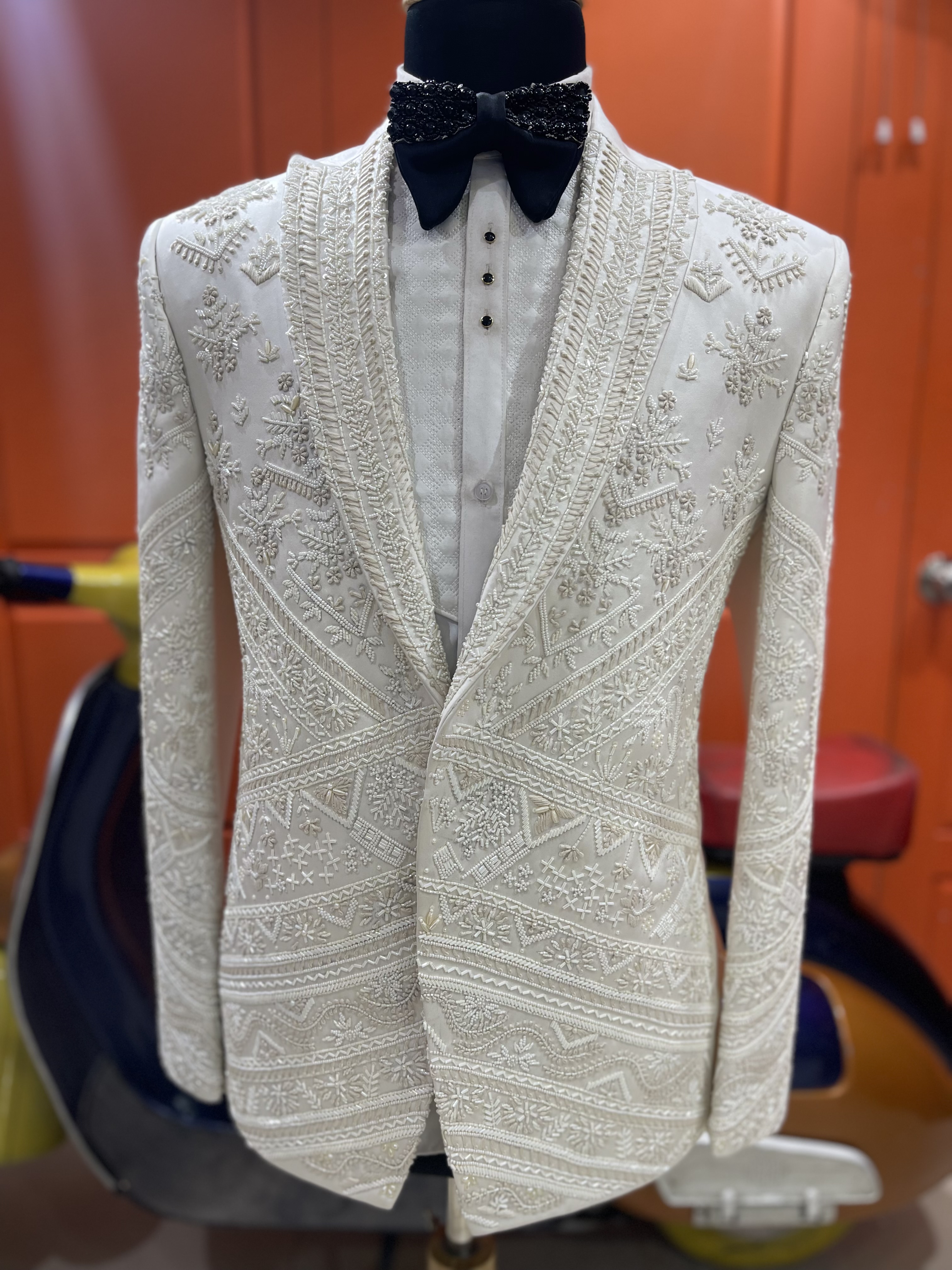 The Perfect Wedding Attire: Unveiling the Royale White Tuxedo