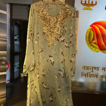 Empowering the Modern Indian Woman with Exquisite Designer Kurtis and Kurtas