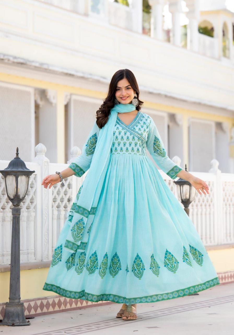 Embracing Elegance: How Ladies Kurtis Transform the Lives of Modern Indian Women