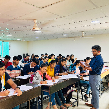 Empowering Dreams: How AIMSS Academy Transforms IIT JEE Aspirants in Kothrud