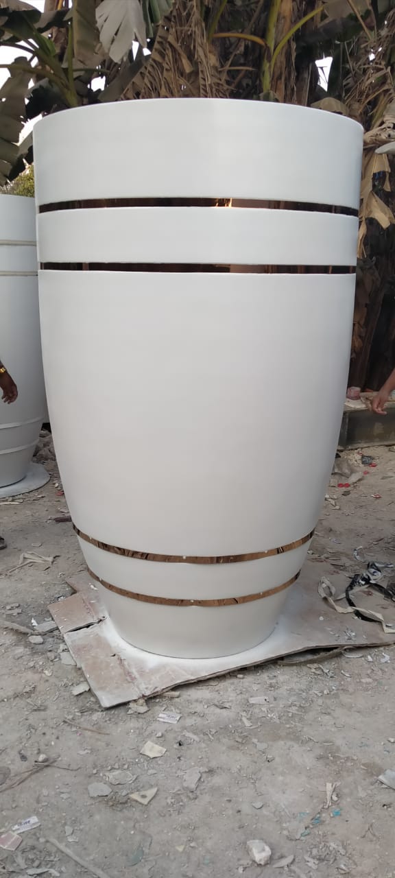 Transform Your Space: How FRP Planters Solve the Modern Dilemma of Urban Living