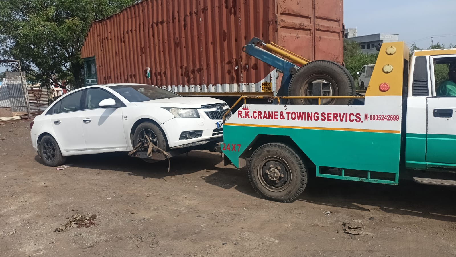How Efficient Car Towing Services in Yerawada, Pune, Solve Rohan's Roadside Woes
