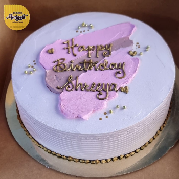 A Slice of Joy: How Vanilla Gold Cake Transforms Celebrations