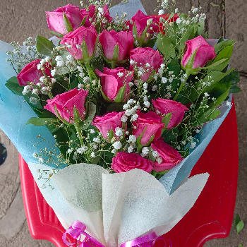 The Perfect Bouquet: Rekindling Bonds with 15 Pink Roses