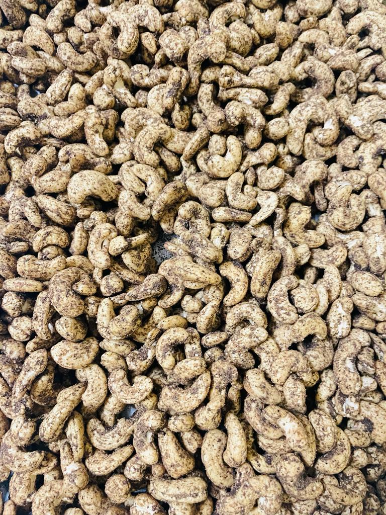 Savor the Spice: How Black Pepper Cashews Elevate Your Snacking Game