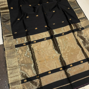 The Timeless Elegance of Maheshwari Sarees: A Solution for the Modern Indian Woman