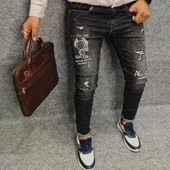 Styling Confidence: How Distressed Jeans Empower Modern Indian Women