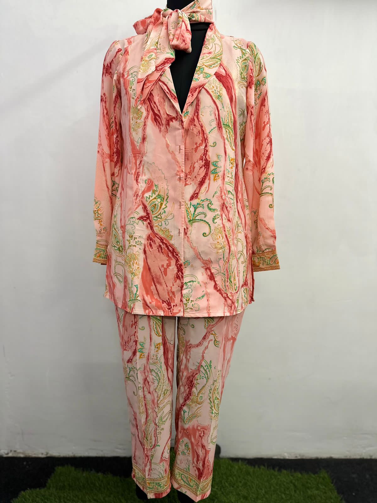 Embrace Elegance and Comfort with Geometric Print Beachwear