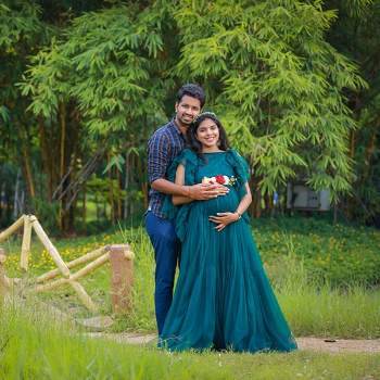 Celebrating Motherhood: The Emotional Journey of a Pregnancy Shoot