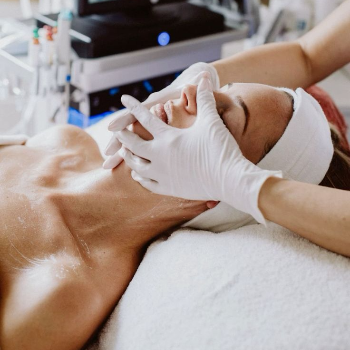 Unlock Radiant Skin: How Hydra Facial Treatments Transformed Ananya’s Confidence