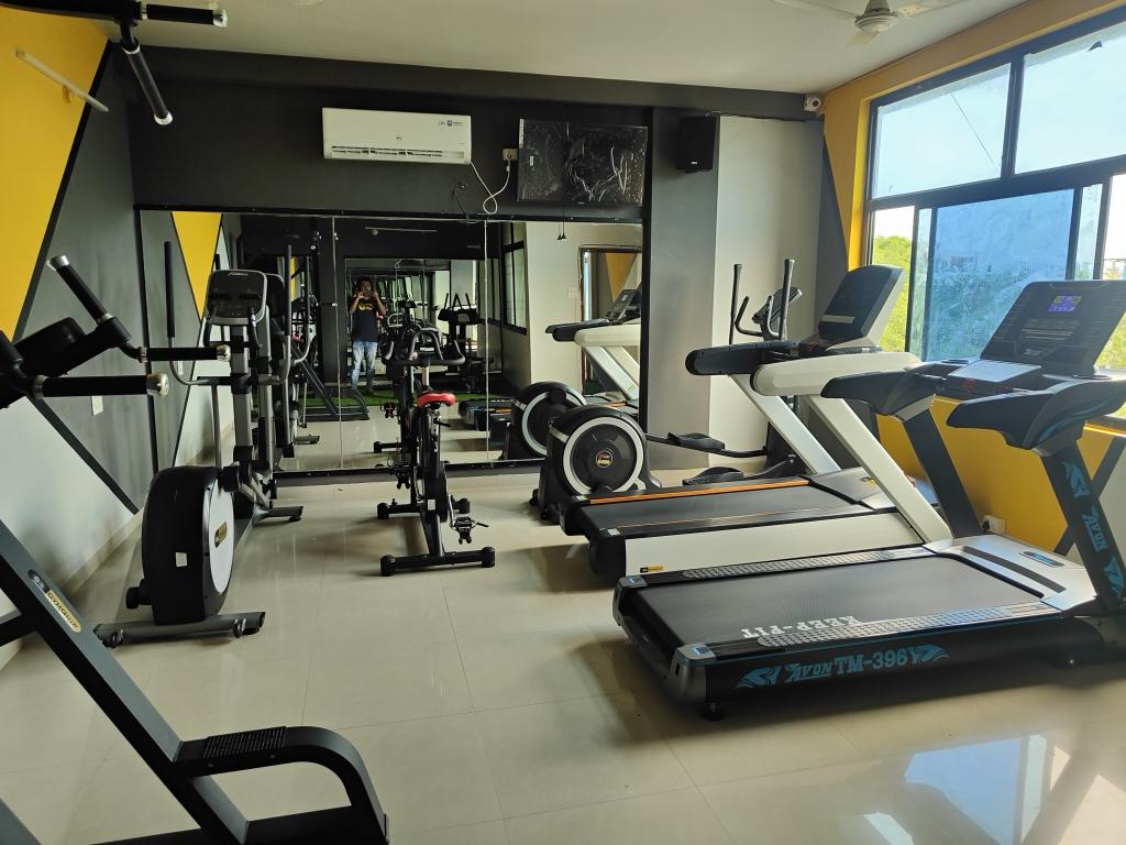 Transforming Lives: How Cardio Training Became Meera's Path to Wellness | HR Fitness Gym