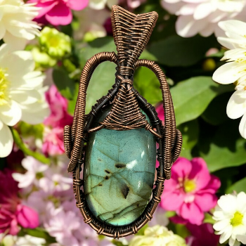 Embracing Positivity: How Labradorite Transforms Lives