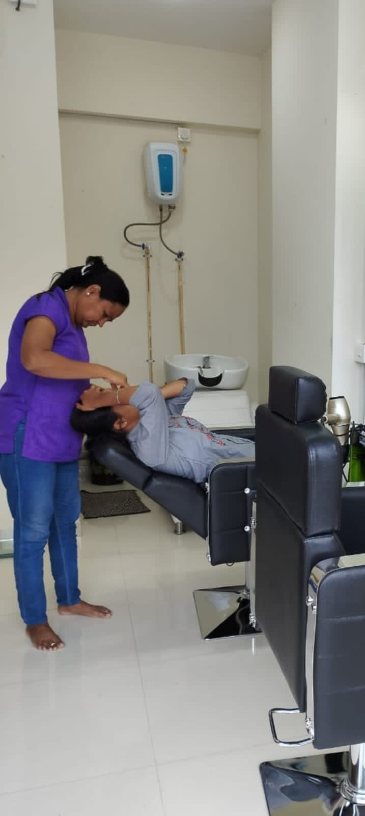 Perfect Brows, Perfect Confidence: Anjali's Threading Experience