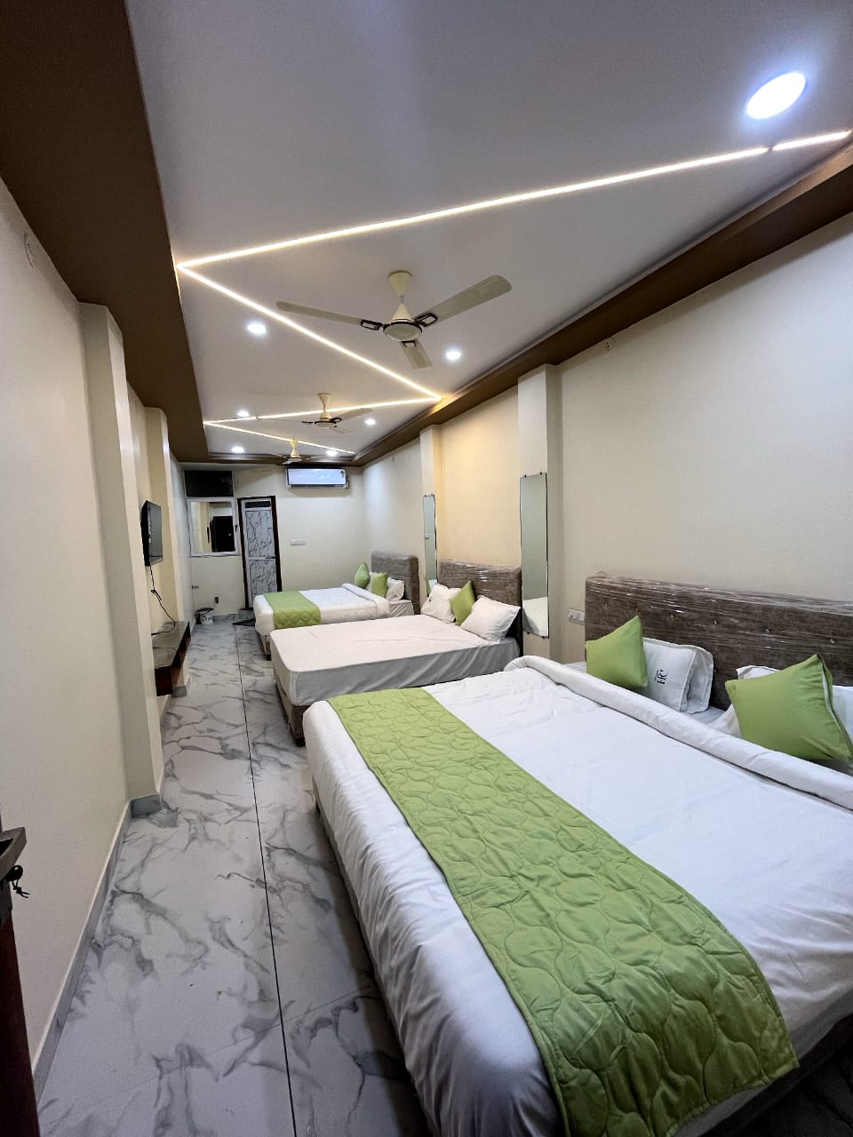 Transforming Travel: How Hotel Dhruvji’s Multi-Bed Rooms Solve Your Group Accommodation Woes