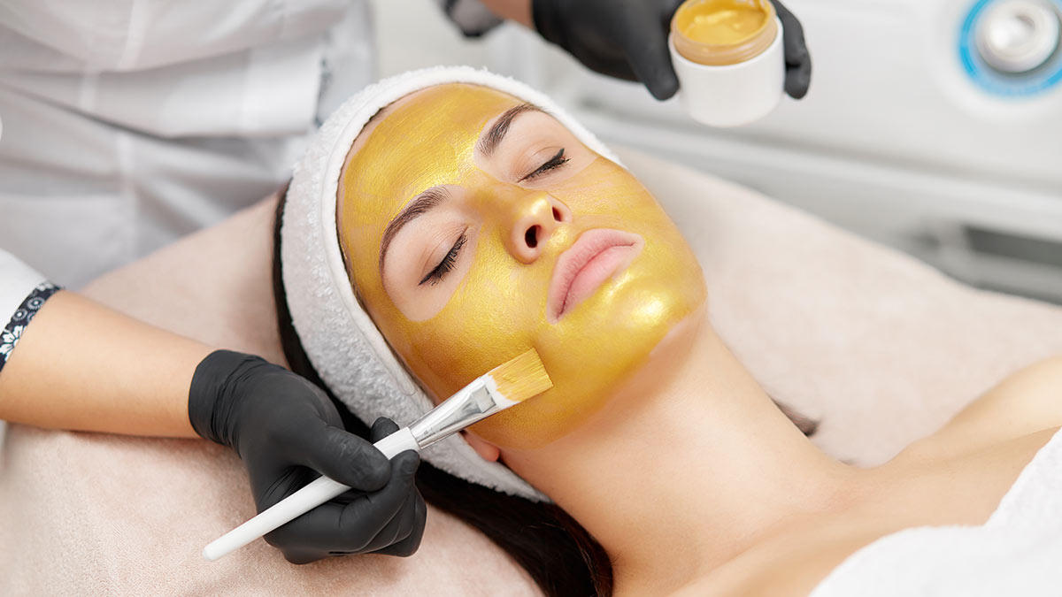 Transform Your Skin: Rohini's Beauty Salon's Facial Experience