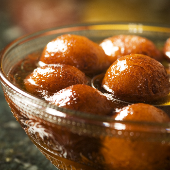 Savoring Sweetness: How Cafe Shaakaahara Desserts Transform Neeta’s Celebrations