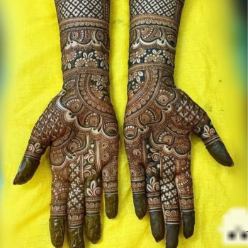 Embracing Tradition with a Modern Twist: The Marwadi Mehndi Experience