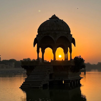 Discover Udaipur's Night Magic: Perfect Getaway for the Busy Professional