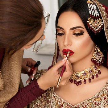 Transform Your Look and Confidence: The Magic of Photo Makeup