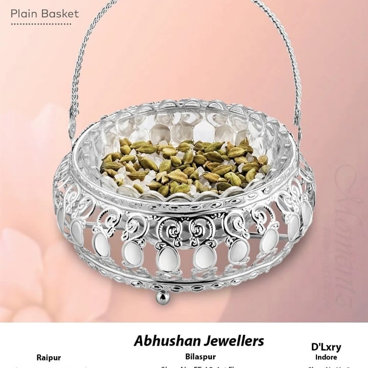 Elegance and Tradition: The Perfect Gift with Momentz Silver-Plated Dry Fruit Platter