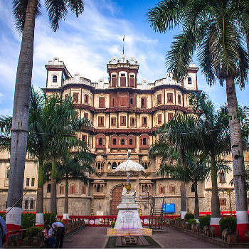 Indore's Culinary Gem: The Unique Offerings of Khomcha Restaurant