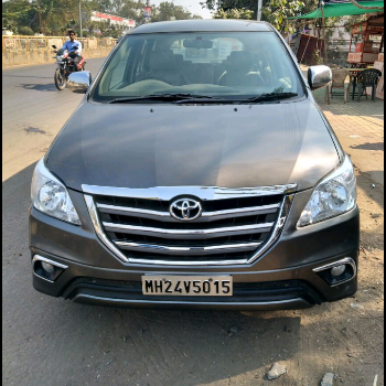Discover the Advantages of Hiring a Toyota Innova through Suyash Tours and Travels