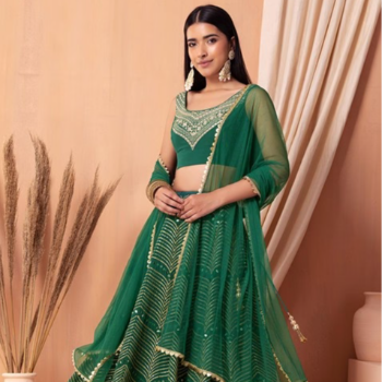 "Transform Your Wardrobe with Aditi Arts Fashion Boutique's Ethnic Wear: A Journey of Elegance and Comfort"