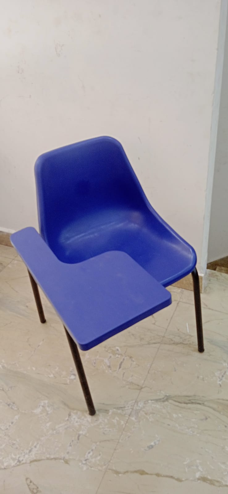 Enhance Your Learning Experience with the Writing Pad Chair: A Must-Have for Students and Professionals