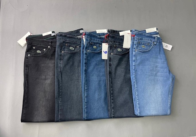 Transform Your Look with Emerald's Fashion: The Perfect Men's Jeans for Every Occasion