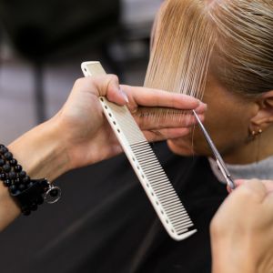 Transform Your Look and Confidence with Expert Haircut Services at Renu's Artistry