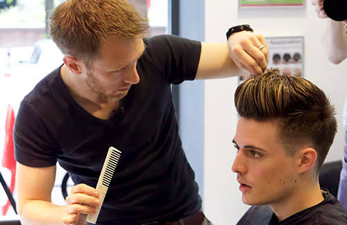 Transform Your Look with Freshiio Unisex Salon's Stunning Hair Highlights