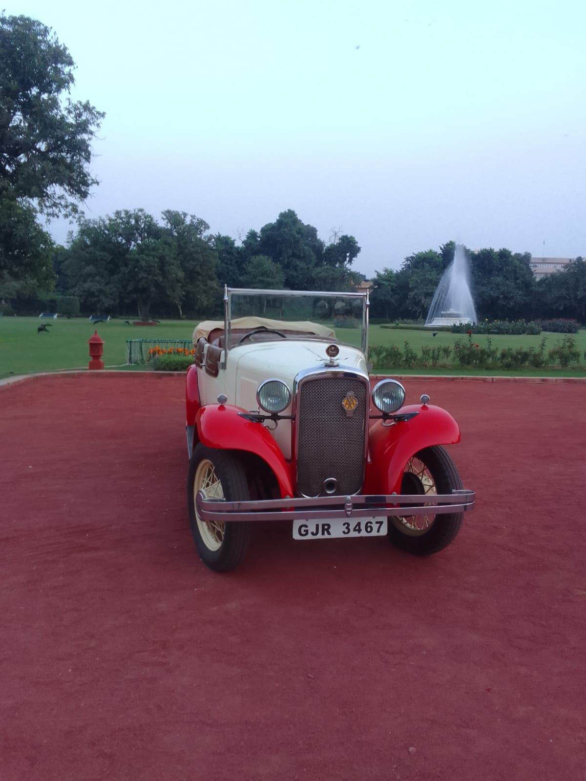 Experience the Majesty of Jaipur with a Vintage Convertible Car Rental