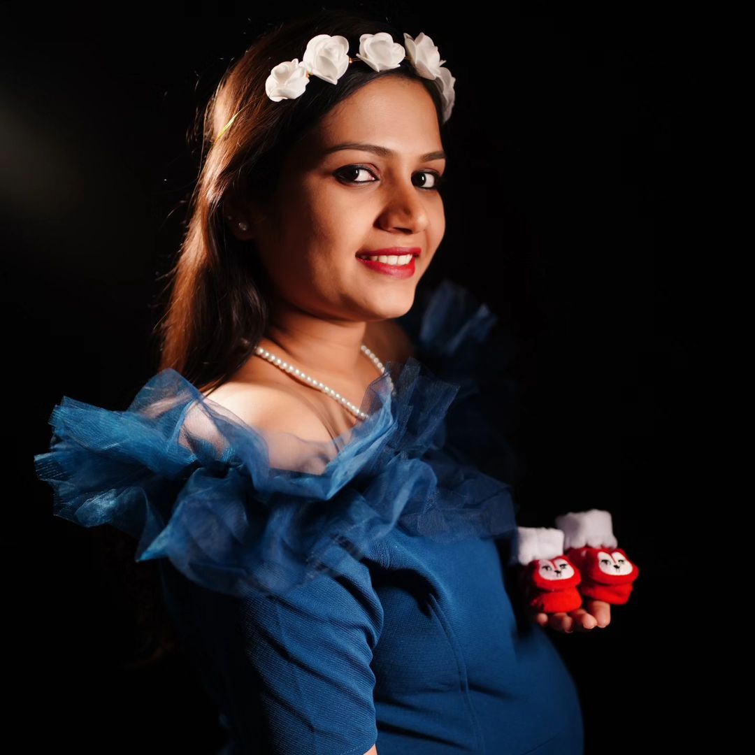 Embrace the Joy of Motherhood with a Maternity Photoshoot in Gondia