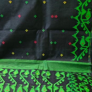 Elegance and Tradition: The Dhakai Jamdani Black and Green Saree Experience
