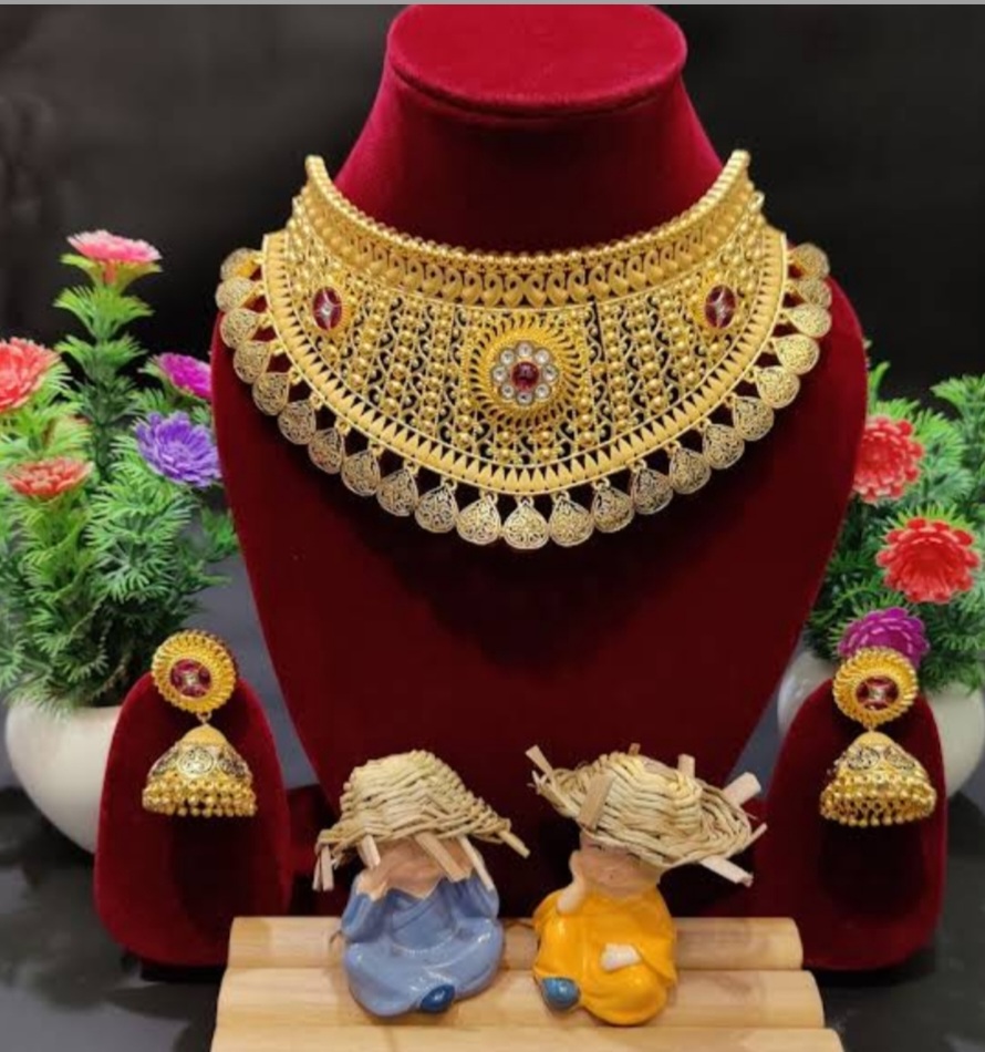 Discover the Magic of Neck-Fitting Chokers for the Modern Indian Woman