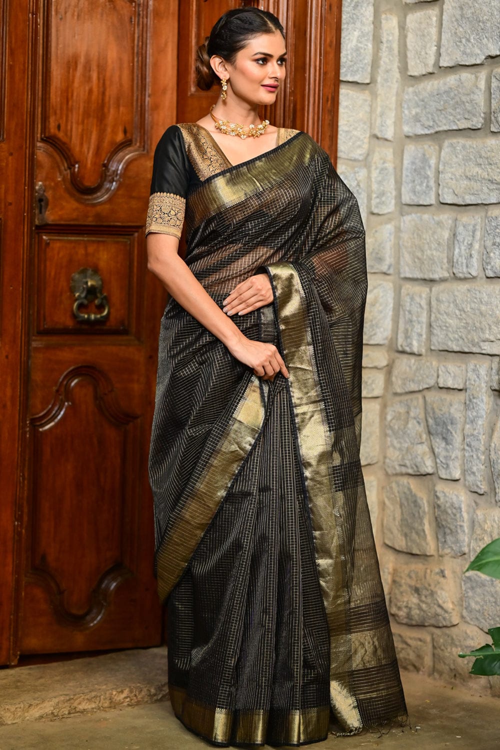 Embrace Tradition with a Modern Twist: The Tale of the Handmade Saree