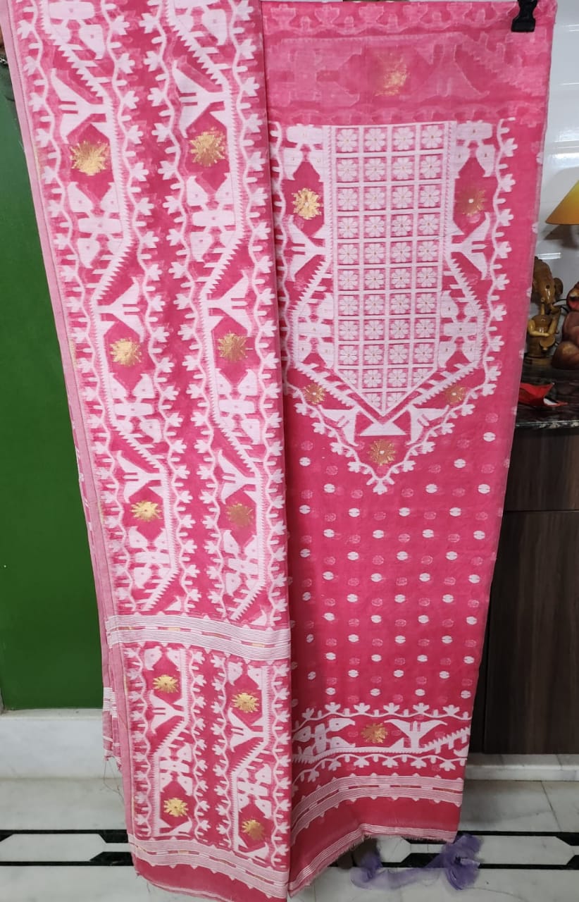 Embracing Tradition with a Modern Twist: The Dhakai Jamdani Experience