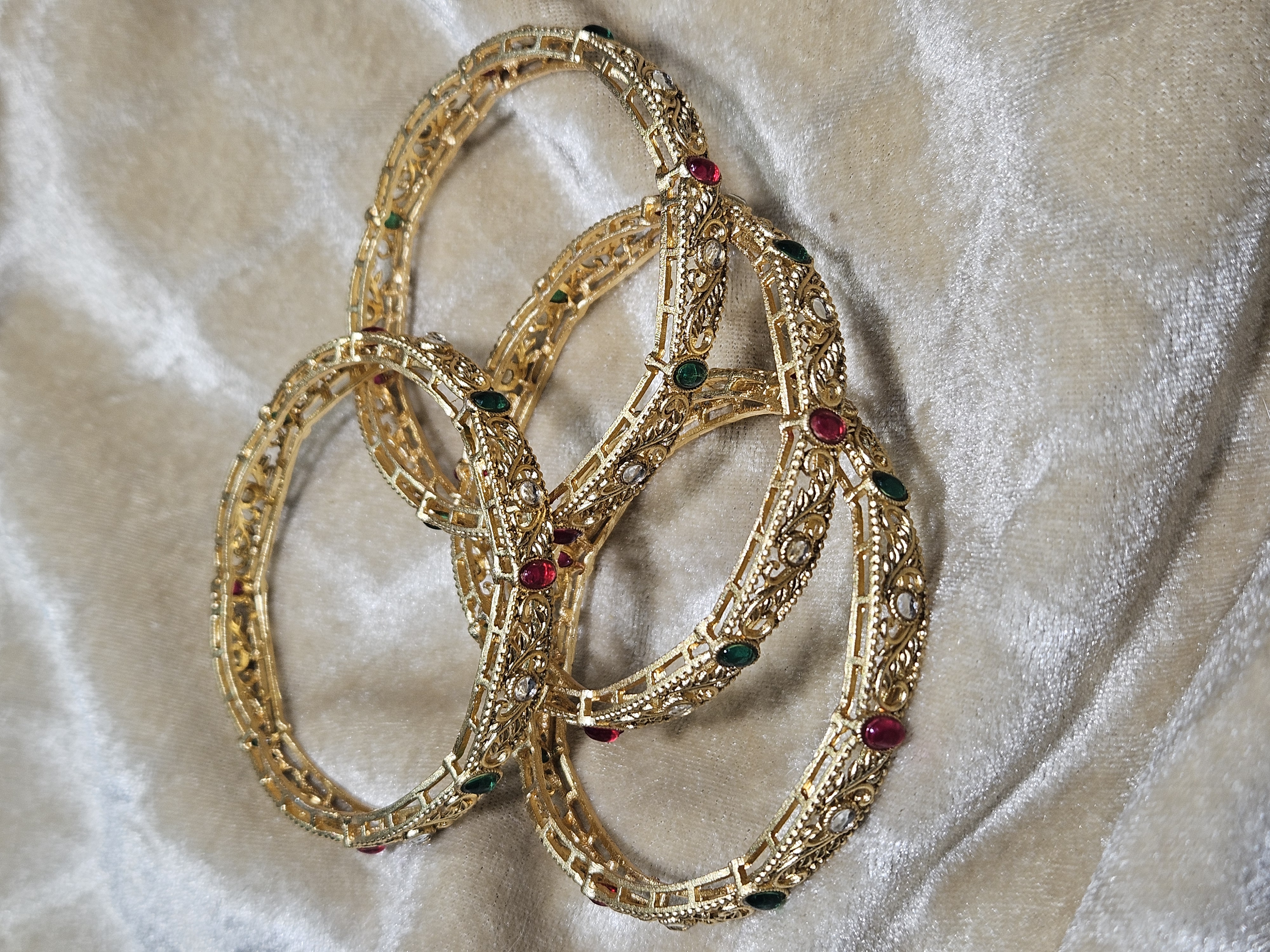Embracing Tradition with Elegance: Meet Khwaish Jewellery's Ideal Bangle Set Client