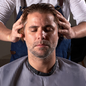 A Tranquil Escape: How Head Massages Transform Stress Into Serenity