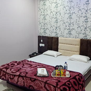 Discover Tranquility and Comfort at Hotel Dhwaj Palace’s Deluxe Rooms